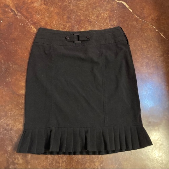 Ladies Larry Levine Black Pencil Skirt with Ruffle - Picture 1 of 4